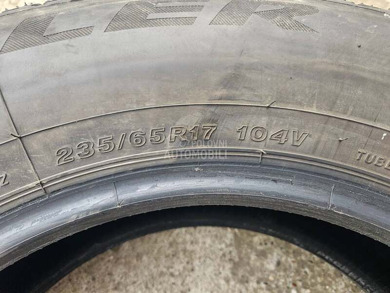 Bridgestone 235/65 R17 Letnja