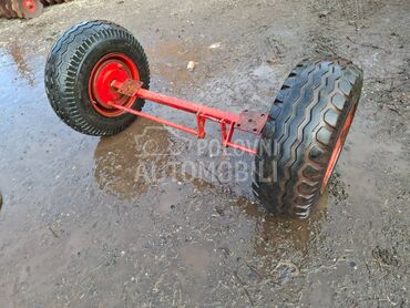 Osovina sa felnama i gumama za prikolicu