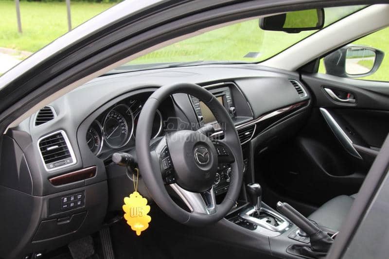 Mazda 6 2.2 AT REVOLUTION
