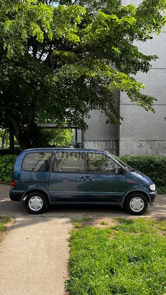 Nissan Serena 2.0 SLX