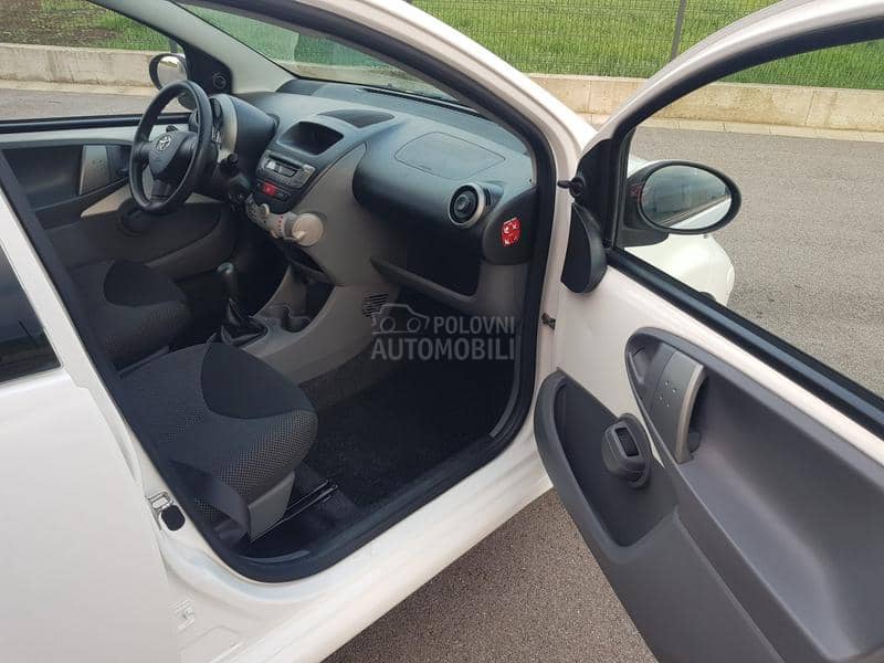 Toyota Aygo Linea Terra  1.0