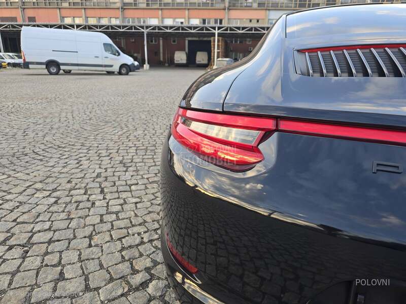 Porsche 911 CARRERA 4S