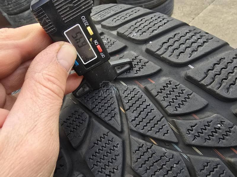 Dunlop 255/45 R20 Zimska