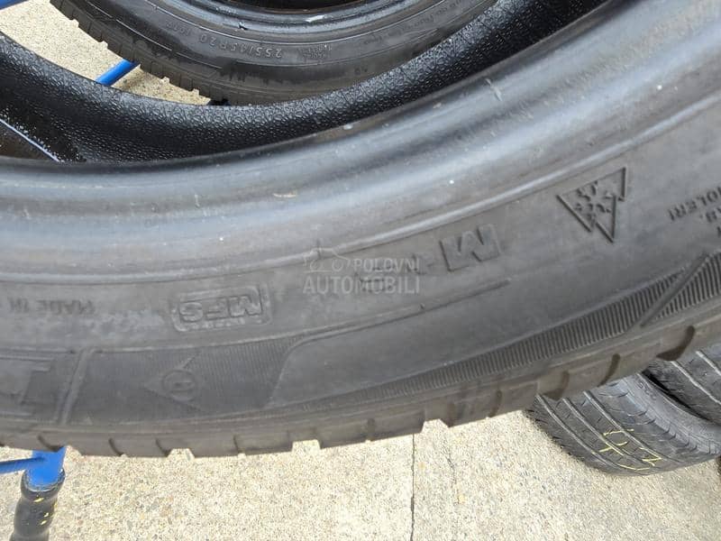 Dunlop 255/45 R20 Zimska