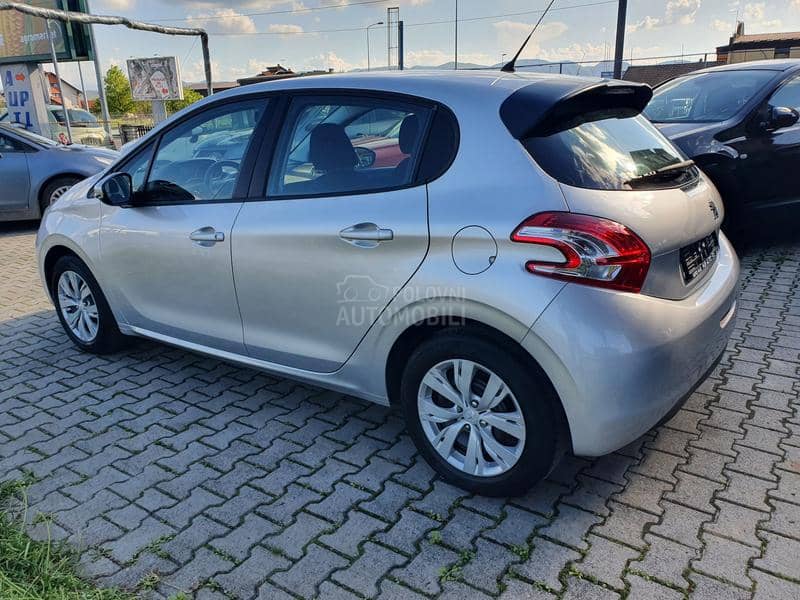 Peugeot 208 1.2b V.SERVlS