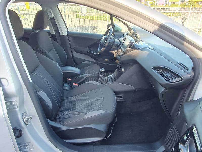 Peugeot 208 1.2b V.SERVlS