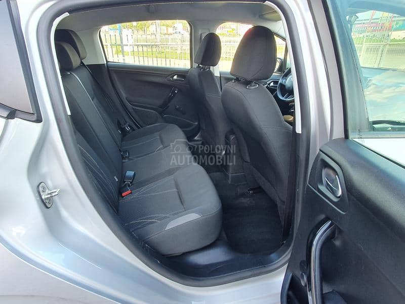 Peugeot 208 1.2b V.SERVlS