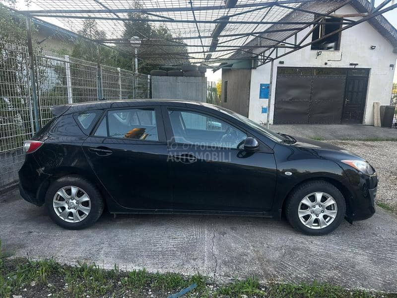 Mazda 3 2011. god. -  kompletan auto u delovima