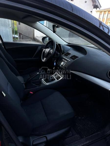 Mazda 3 2011. god. -  kompletan auto u delovima