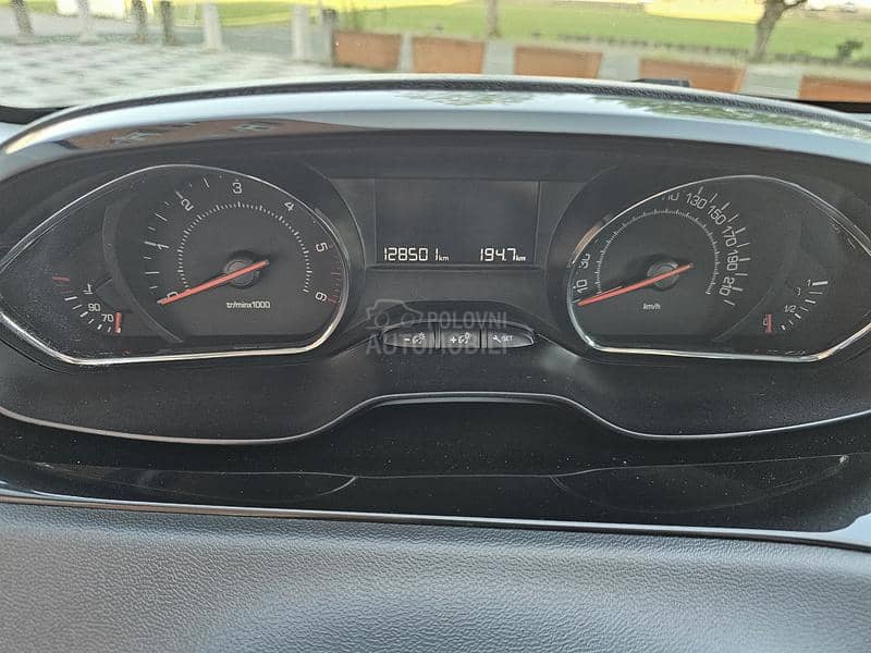 Peugeot 208 //LED//HDI//HROM//