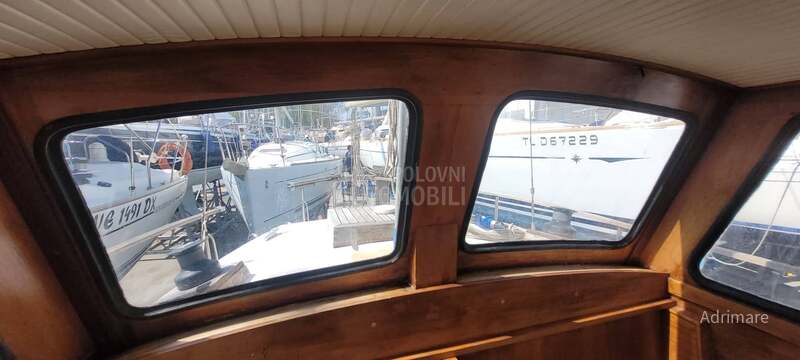 Nautitech jedrilica NAUTICAT 33