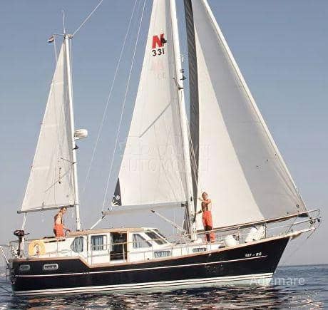 Nautitech jedrilica NAUTICAT 33