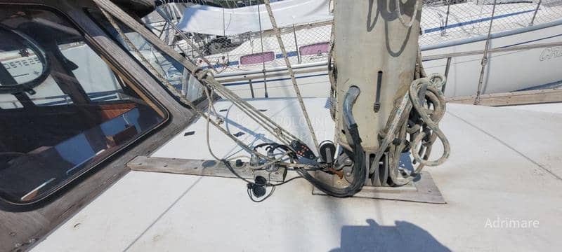 Nautitech jedrilica NAUTICAT 33