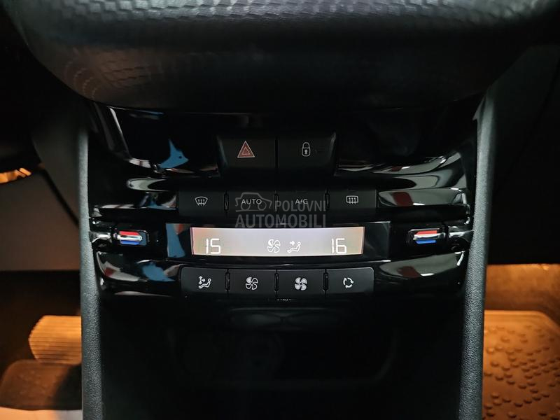 Peugeot 2008 AUT/PANO