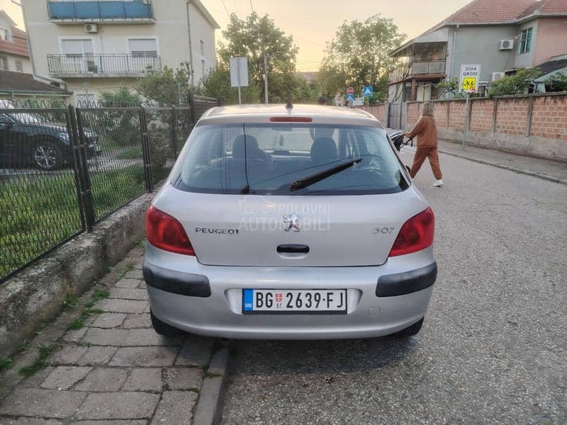 Peugeot 307 1.4.   k l i m a