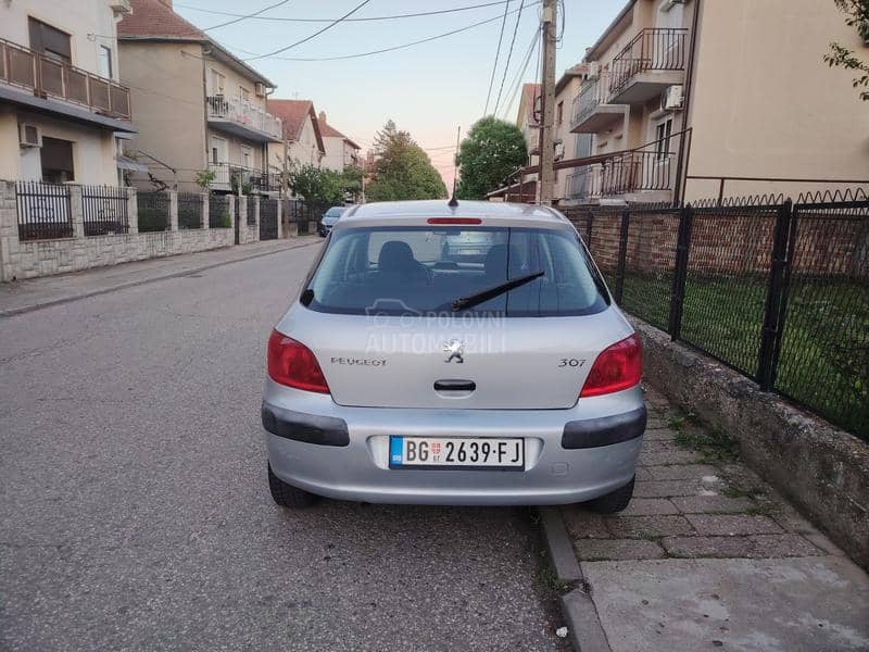 Peugeot 307 1.4.   k l i m a