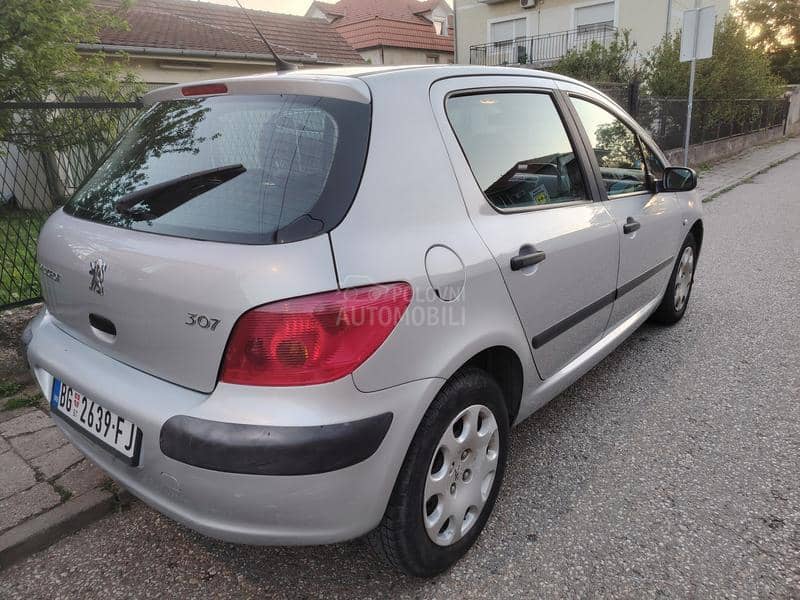 Peugeot 307 1.4.   k l i m a