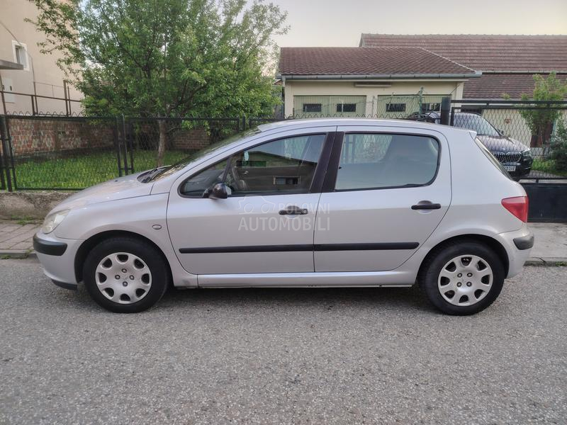 Peugeot 307 1.4.   k l i m a