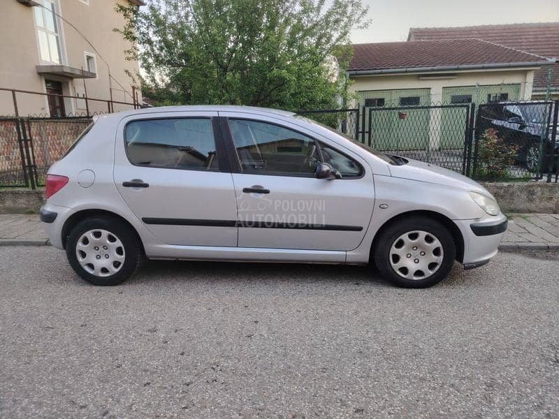 Peugeot 307 1.4.   k l i m a