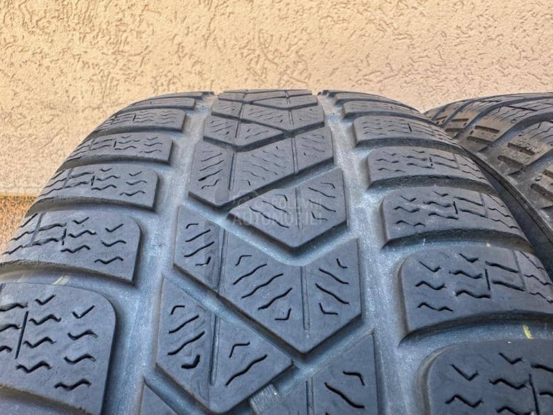 Pirelli 215/60 R16 Zimska