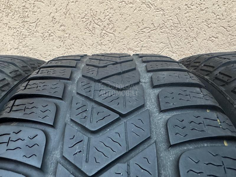 Pirelli 215/60 R16 Zimska