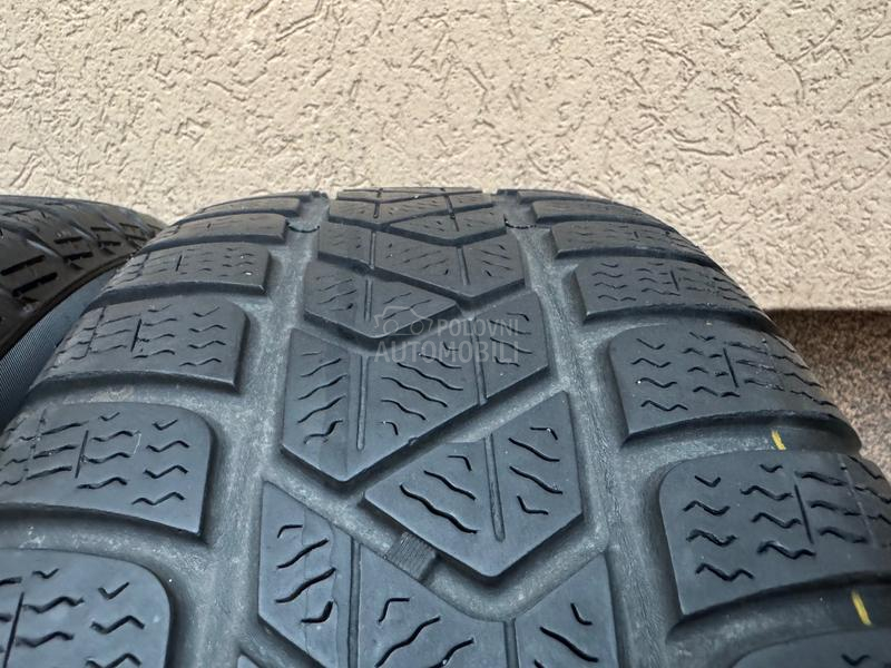 Pirelli 215/60 R16 Zimska