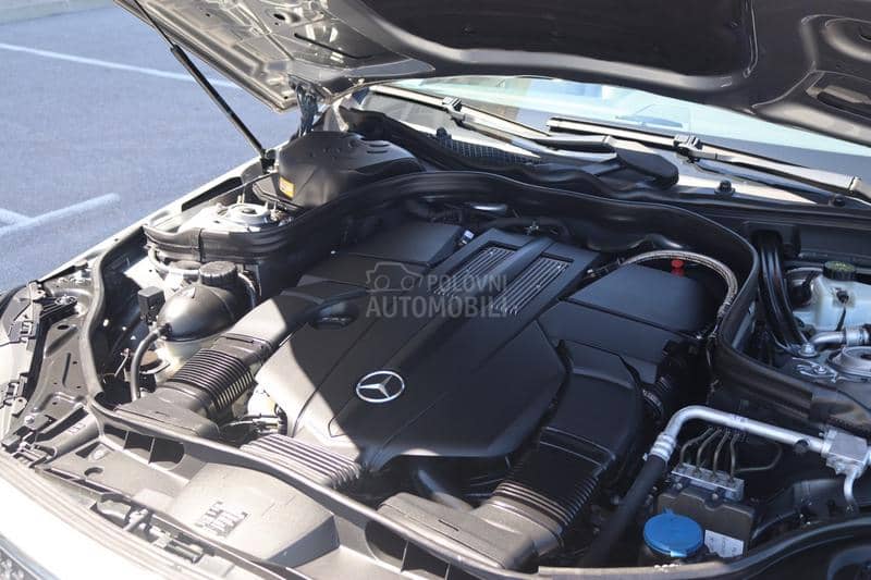 Mercedes Benz E 400 V6 Bi-Turbo