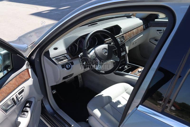 Mercedes Benz E 400 V6 Bi-Turbo