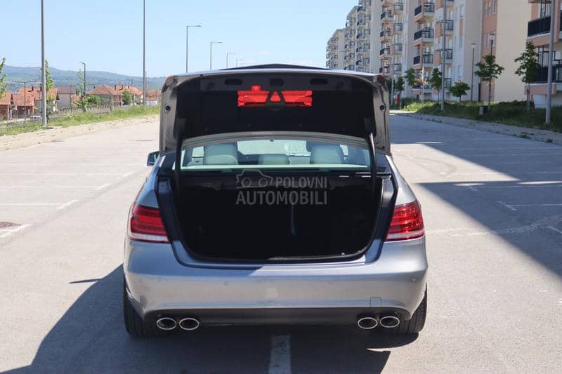 Mercedes Benz E 400 V6 Bi-Turbo