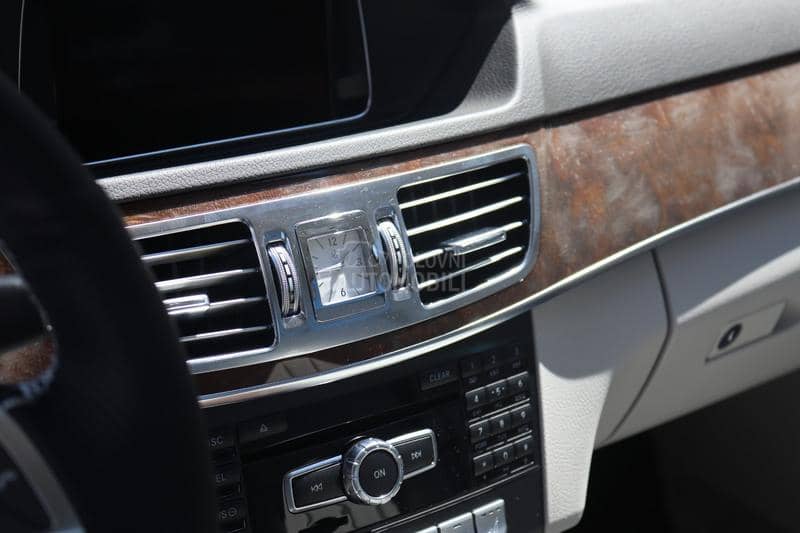 Mercedes Benz E 400 V6 Bi-Turbo