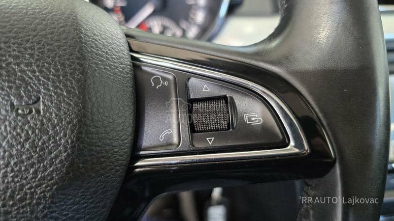 Škoda Superb 1.6 TDI N A V I