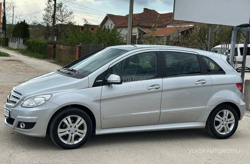 Mercedes Benz B 180 AVANTGARDE