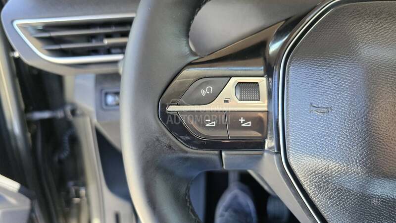 Peugeot 3008 1.5 HDI Allure T O P