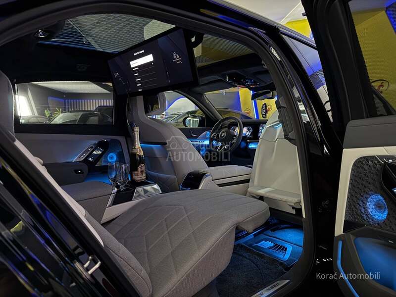 BMW M760e GRAN LUSSO SKYL TV