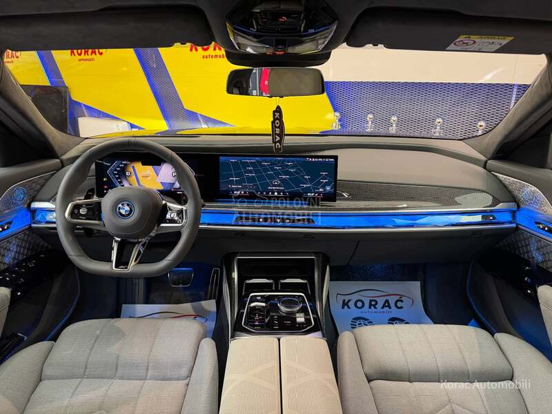 BMW M760e GRAN LUSSO SKYL TV