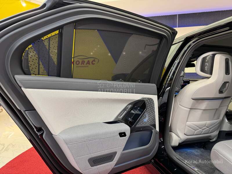 BMW M760e GRAN LUSSO SKYL TV