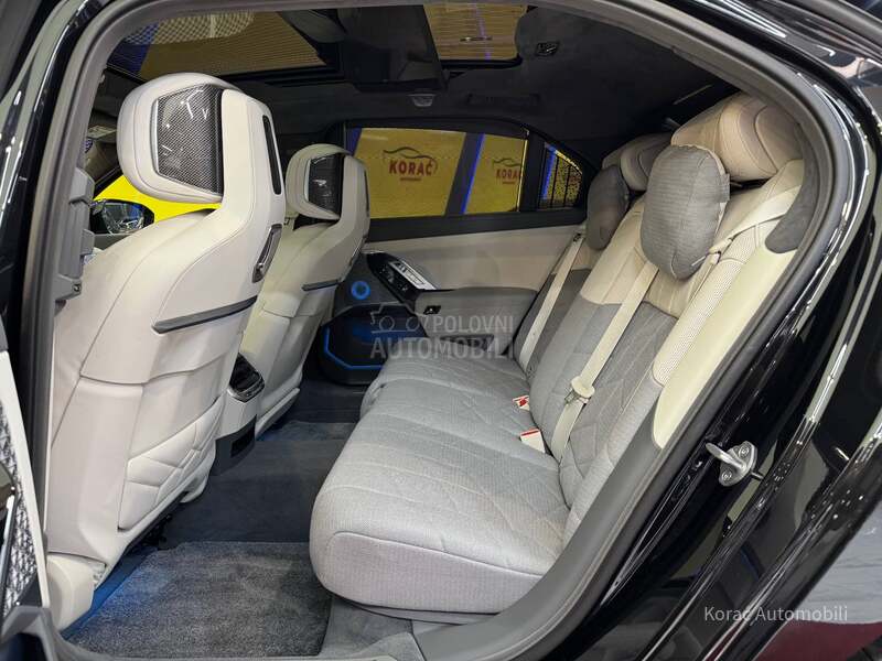 BMW M760e GRAN LUSSO SKYL TV