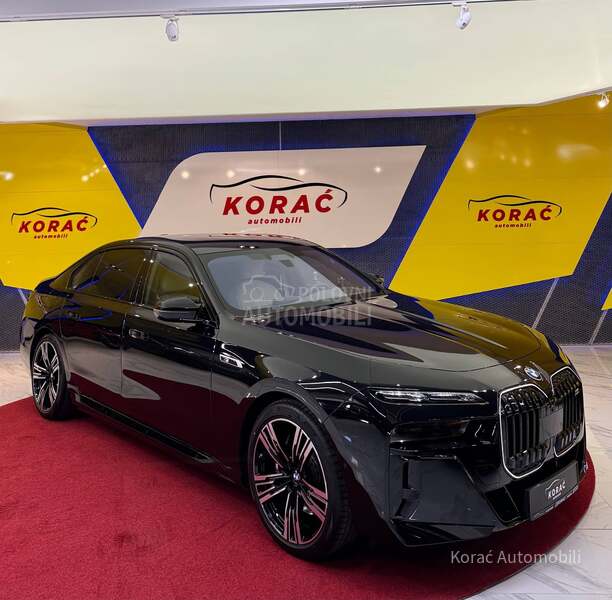 BMW M760e GRAN LUSSO SKYL TV