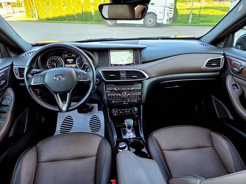 Infiniti QX30 /Premium Tech AWD/