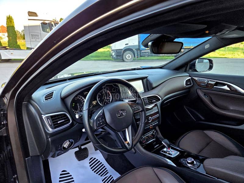 Infiniti QX30 /Premium Tech AWD/