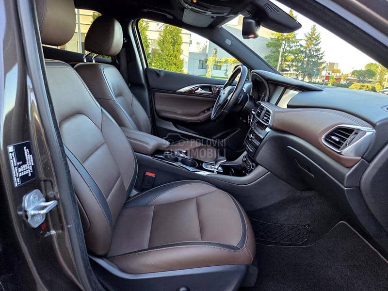 Infiniti QX30 /Premium Tech AWD/