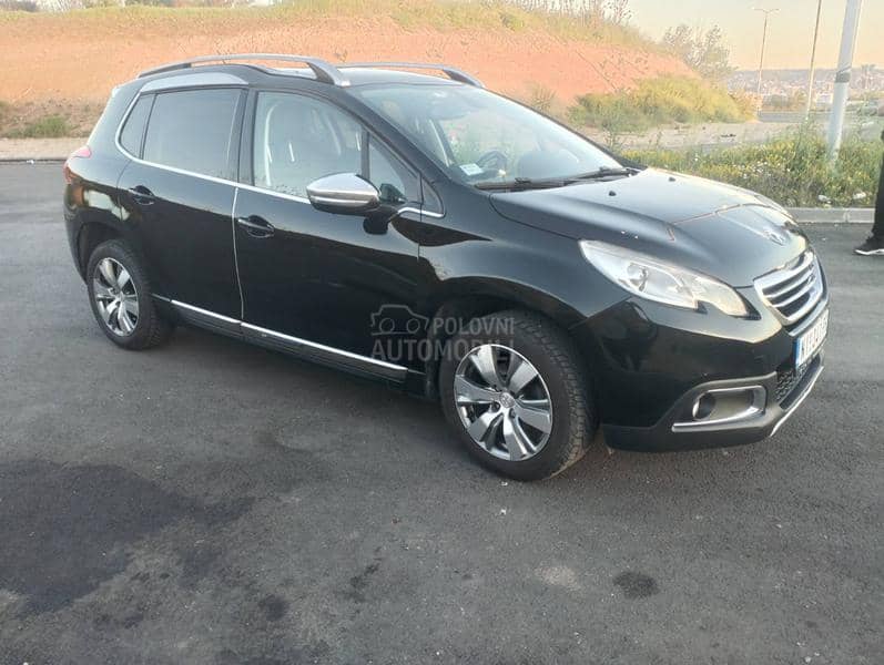 Peugeot 2008 e blu