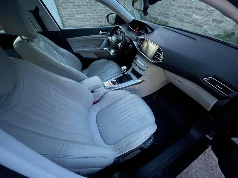 Peugeot 308 1.2b