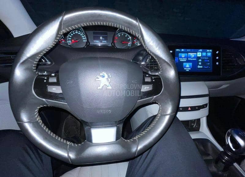 Peugeot 308 1.2b
