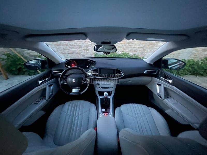 Peugeot 308 1.2b