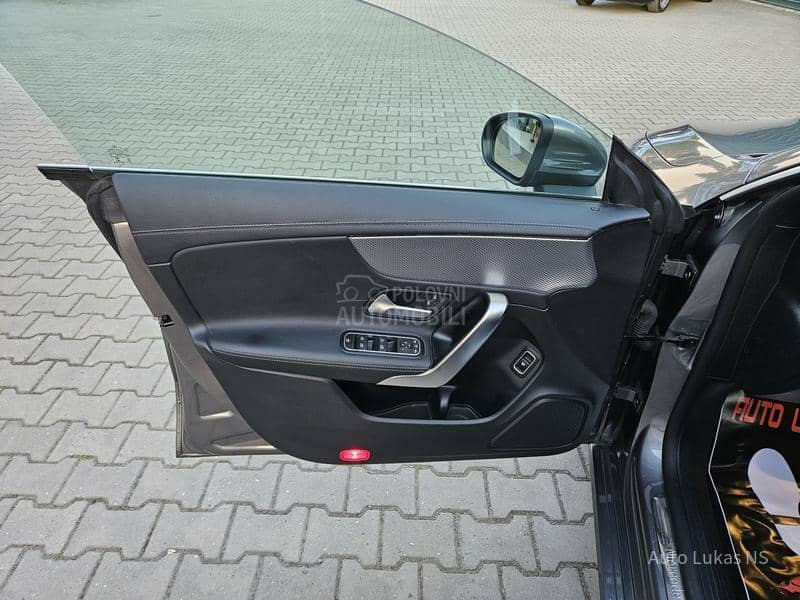 Mercedes Benz CLA 180 
