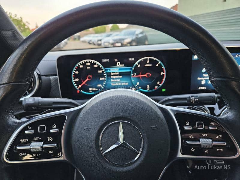 Mercedes Benz CLA 180 