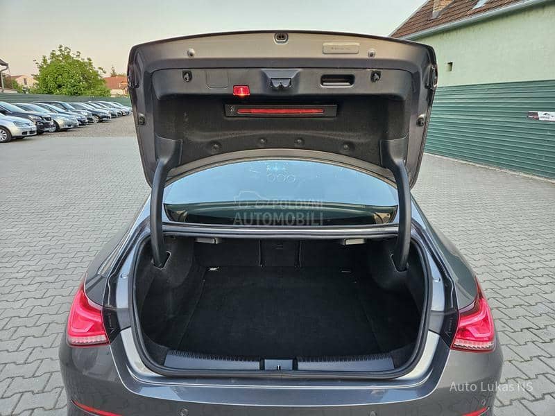 Mercedes Benz CLA 180 