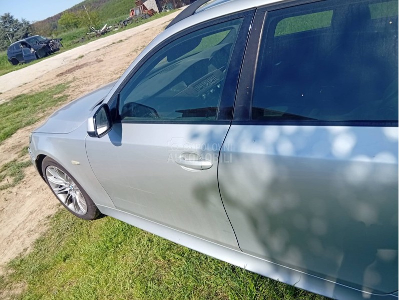 BMW 520 -  kompletan auto u delovima