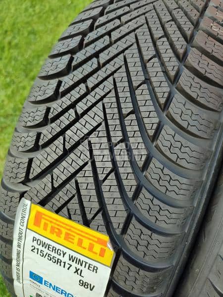 Pirelli 215/55 R17 Zimska